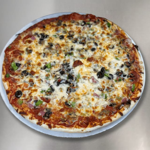 Everything Lovers Deep Dish Pizza.